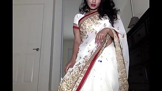 Desi Dhabi yon Saree getting Naked and Plays with Hairy Pussy